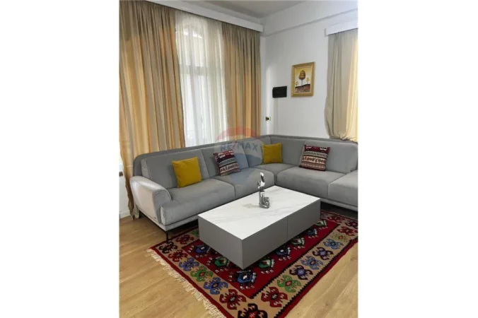 Vlore, jepet me qera Vile Kati 3, 526 m² 2.000 € (Rruga Zenel Murra, Vlore)