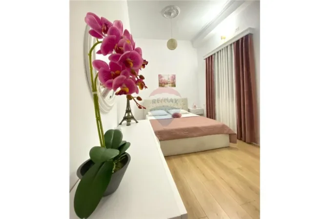 Vlore, jepet me qera Vile Kati 3, 526 m² 2.000 € (Rruga Zenel Murra, Vlore)