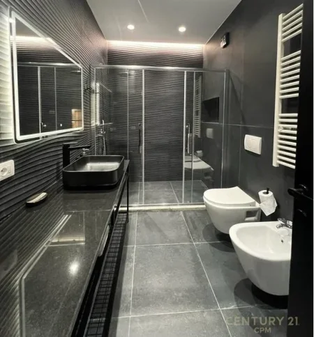 Tirane, jepet me qera apartament Kati 4, 75 m² 1.300 € (Rruga e Barrikadave)