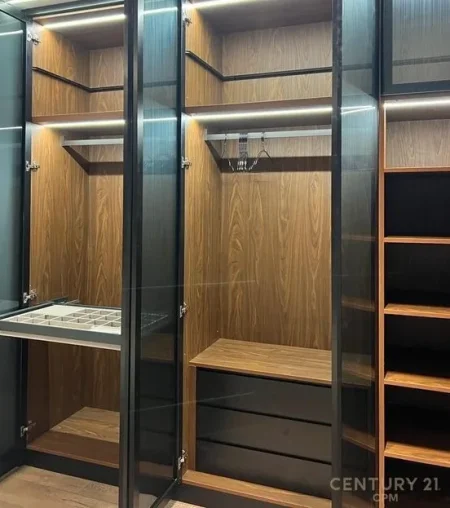 Tirane, jepet me qera apartament Kati 4, 75 m² 1.300 € (Rruga e Barrikadave)