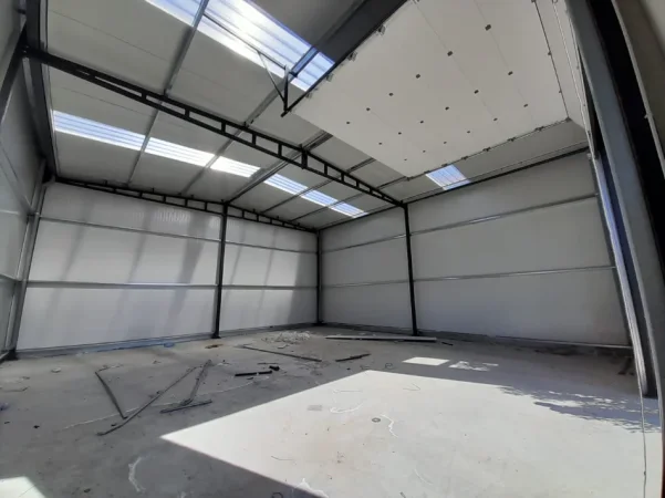 Tirane, jepet me qera magazine Kati 0, 190 m² 3.000 € (Prane Spitalit Ushtarak)