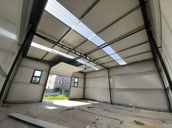 Tirane, jepet me qera magazine Kati 0, 190 m² 3.000 € (Prane Spitalit Ushtarak)