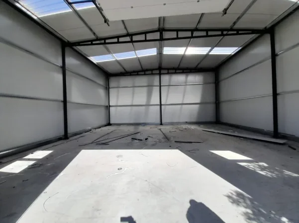 Tirane, jepet me qera magazine Kati 0, 190 m² 3.000 € (Prane Spitalit Ushtarak)