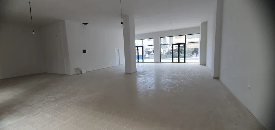 Tirane, jepet me qera ambjent biznesi Kati 0, 213 m² 2.600 € (Rruga Ali Shefqeti)