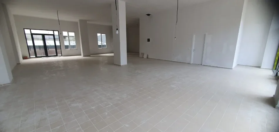 Tirane, jepet me qera ambjent biznesi Kati 0, 213 m² 2.600 € (Rruga Ali Shefqeti)