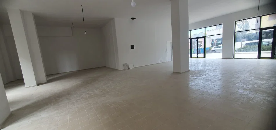 Tirane, jepet me qera ambjent biznesi Kati 0, 213 m² 2.600 € (Rruga Ali Shefqeti)