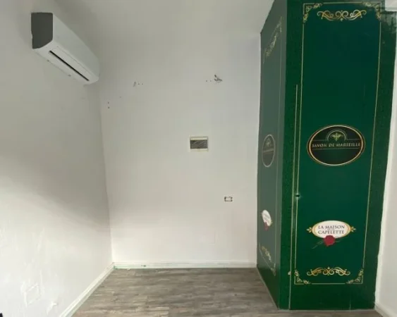 Tirane, jepet me qera ambjent biznesi Kati 0, 9 m² 250 € (Myslym shyri)