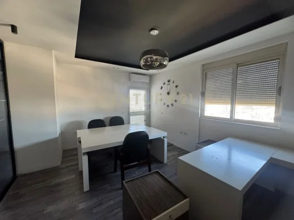 Tirane, jepet me qera zyre Kati 8, 170 m² 1.600 € (Delijorgji)