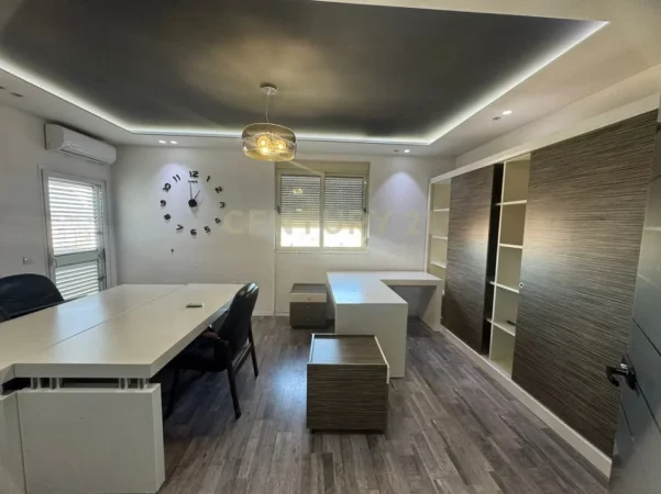 Tirane, jepet me qera zyre Kati 8, 170 m² 1.600 € (Delijorgji)