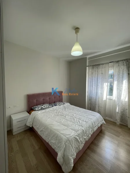 Tirane, jap me qera apartament 2+1+Ballkon Kati 1, 95 m² 650 € (Kodra e Diellit, te Eleonora)