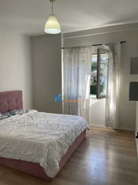Tirane, jap me qera apartament 2+1+Ballkon Kati 1, 95 m² 650 € (Kodra e Diellit, te Eleonora)