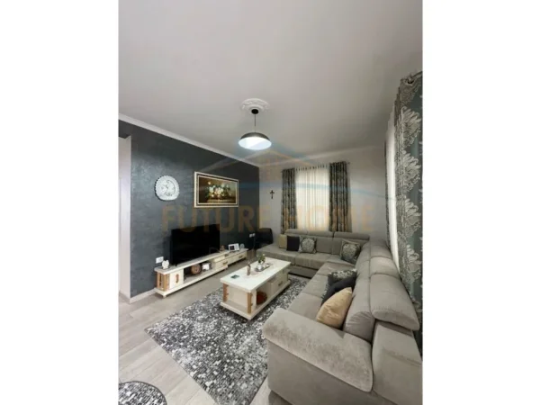 Tirane, jepet me qera 2+1 Kati 2, 120 m² 600 € (Vilat Gjermane)