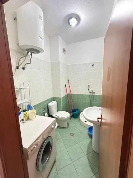 Tirane, shitet apartament 3+1+Ballkon Kati 5, 95 m² 160.000 € (Rruga Joklin Persi)