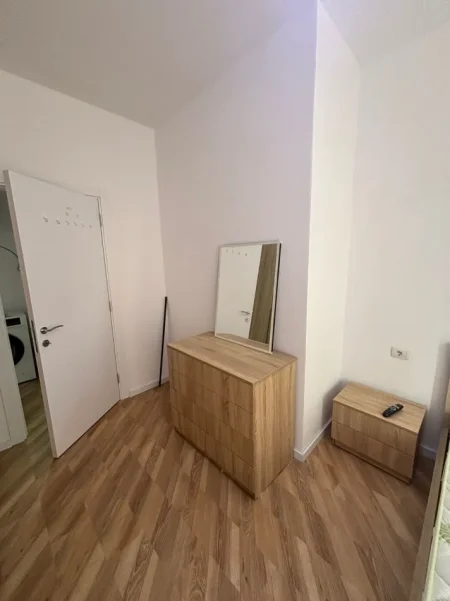 Tirane, jepet me qera apartament 1+1+Ballkon Kati 7, 63 m² 400 € (Univers City)