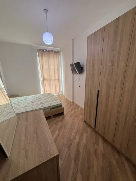 Tirane, jepet me qera apartament 1+1+Ballkon Kati 7, 63 m² 400 € (Univers City)