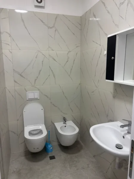 Tirane, jepet me qera apartament 1+1+Ballkon Kati 7, 63 m² 400 € (Univers City)