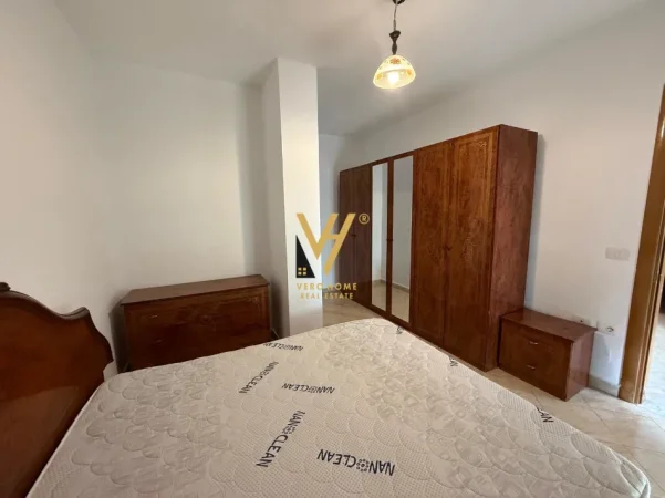 Tirane, jepet me qera apartament 1+1+Ballkon Kati 4, 65 m² 400 € (5 MAJI)