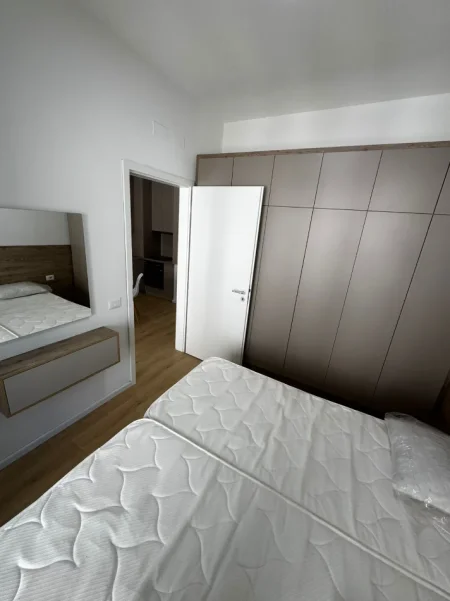 Tirane, jepet me qera apartament 1+1 Kati 3, 49 m² 400 € (Ali Demi)