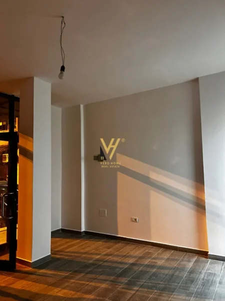 Tirane, jepet me qera dyqan Kati 0, 32 m² 470 € (STADIUMI DINAMO)