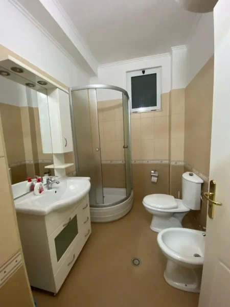 Durres, jepet me qera apartament 1+1+Ballkon Kati 8, 400 € 