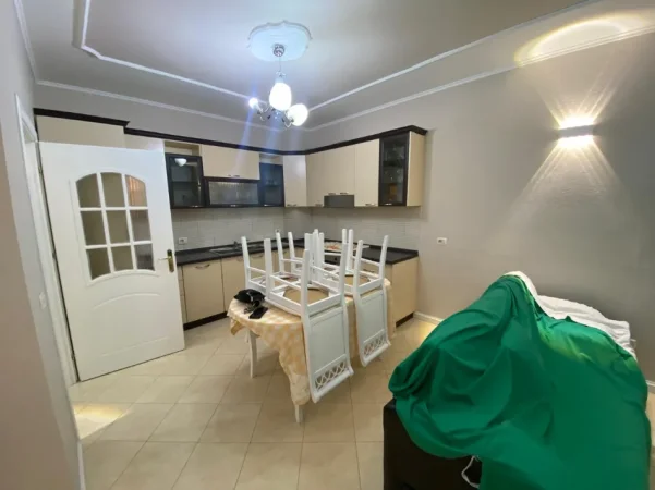 Durres, jepet me qera apartament 1+1+Ballkon Kati 8, 400 € 