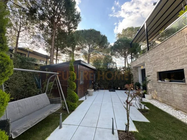 Shitet, Vilë e Bashkangjitur, "San Pietro Residence", Gjiri I Lalëzit