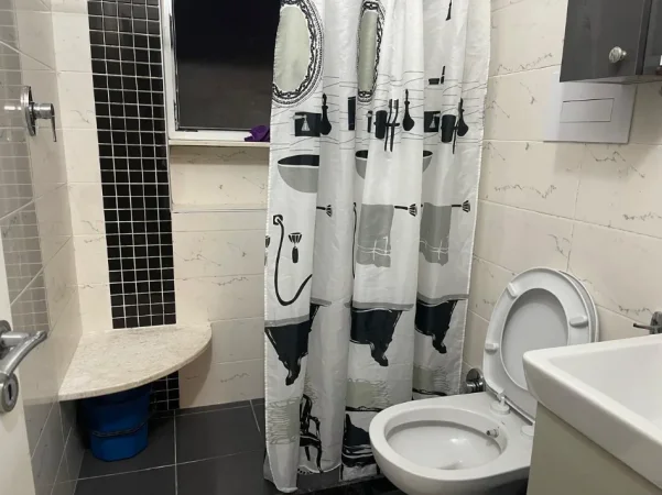 Tirane, jepet me qera apartament 2+1 Kati 4, 650 € (Rruga e Kosovareve)