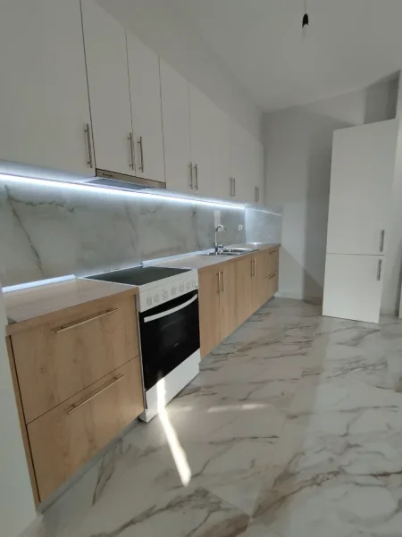 Tirane, jepet me qera apartament 1+1+Ballkon Kati 3, 75 m² 400 € 