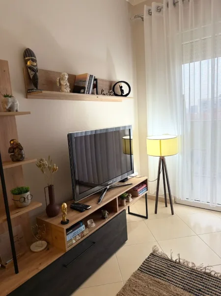 Shqiperi, jepet me qera apartament 1+1+Ballkon Kati 3, 60 m² 650 € (Rruga e Kavajes)