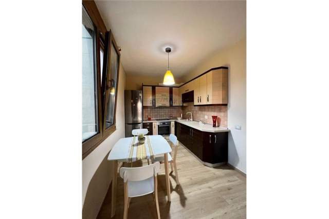 Tirane, jepet me qera apartament 1+1+BLK Kati 9, 78 m² 700 Euro (myslym shyri)