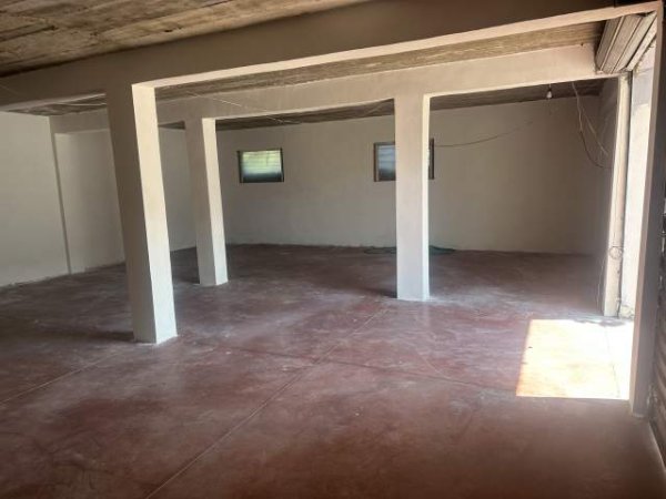 Tirane, jepet me qera magazine Kati 0, 290 m² 90.000 Leke (Rr.Nezir Gorica)
