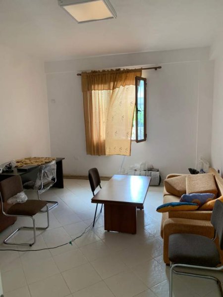 Tirane, jepet me qera magazine 250 m² 700 Euro (Fresku)