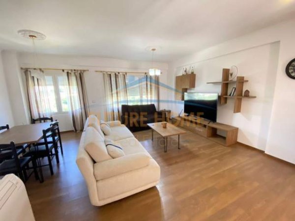 Tirane, jepet me qera apartament duplex Dublex Kati 1, 122 m² 700 Euro (Kodra e Diellit)
