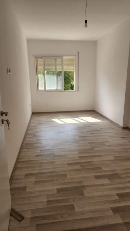 Tirane, shitet apartament 1+1 Kati 4, 82 m² 73.845 Euro (Komuna Dajt)