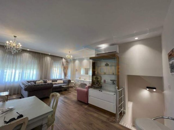 Tirane, jepet me qera apartament duplex Dublex Kati 1, 110 m² 1.000 Euro