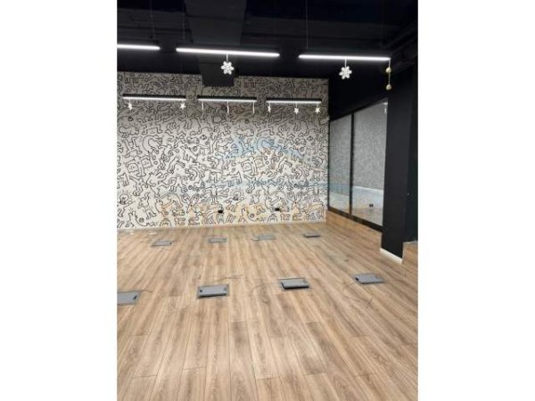 Tirane, jepet me qera ambjent biznesi Kati 1, 103 m² 700 Euro (Rruga e Kavajes)