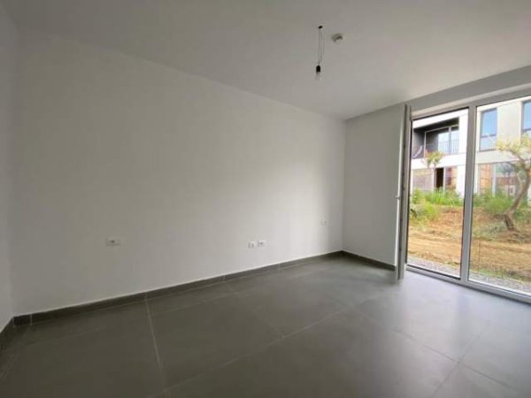 Tirane, jepet me qera apartament duplex 3+1 Kati 0, 175 m² 1.300 Euro (liqeni thate)