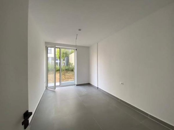Tirane, jepet me qera apartament duplex 3+1 Kati 0, 175 m² 1.300 Euro (liqeni thate)