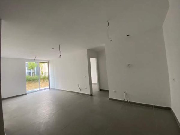 Tirane, jepet me qera apartament duplex 3+1 Kati 0, 175 m² 1.300 Euro (liqeni thate)
