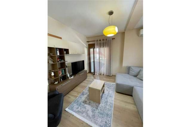Tirane, jepet me qera apartament 1+1+BLK Kati 9, 78 m² 700 Euro (myslym shyri)