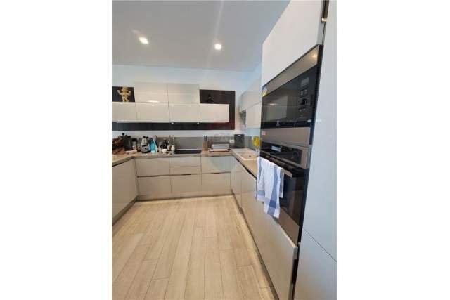 Tirane, jepet me qera apartament 2+1+BLK Kati 5, 130 m² 1.350 Euro (Zogu i Zi)