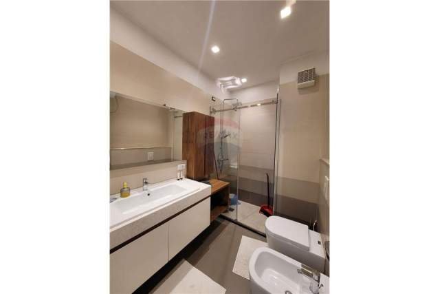 Tirane, jepet me qera apartament 2+1+BLK Kati 5, 130 m² 1.350 Euro (Zogu i Zi)