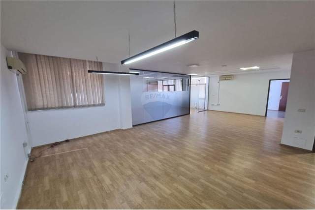 Tirane, ofert zyre Kati 5, 200 m² 2.000 Euro (Ismail Qemali)