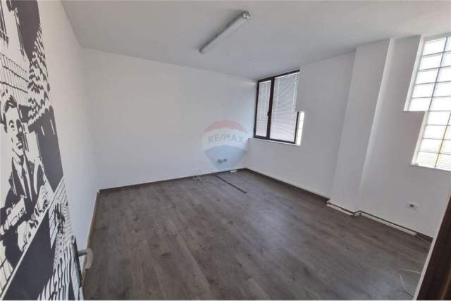 Tirane, ofert zyre Kati 5, 200 m² 2.000 Euro (Ismail Qemali)