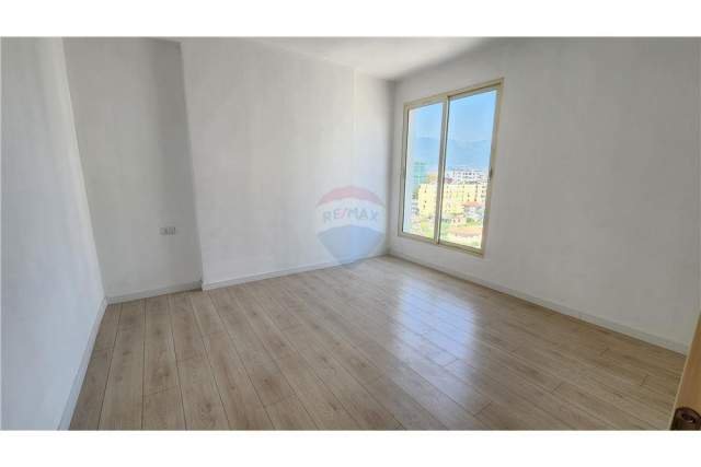 Tirane, shitet apartament 2+1+BLK Kati 10, 99 m² 135.000 Euro (Fusha e Aviacionit)