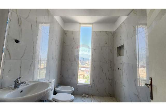 Tirane, shitet apartament 2+1+BLK Kati 10, 100 m² 135.000 Euro
