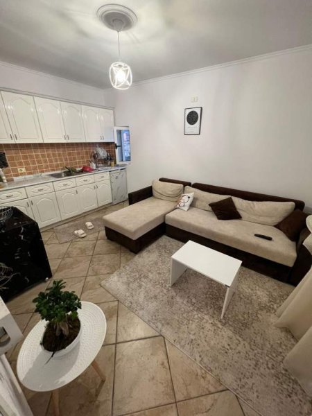 jepet me qera apartament 1+1 Kati 4, 70 m² 400 Euro (Maternitetit te Ri)