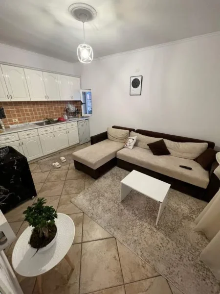 jepet me qera apartament 1+1 Kati 4, 70 m² 400 Euro (Maternitetit te Ri)