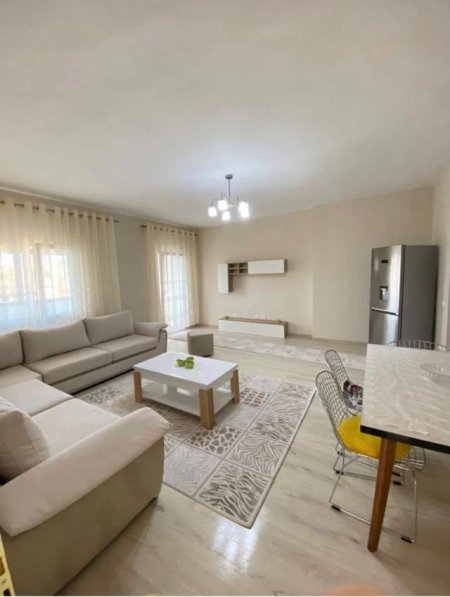 Tirane, jepet me qera apartament Kati 5, 90 m² 600 Euro (Don Bosko)
