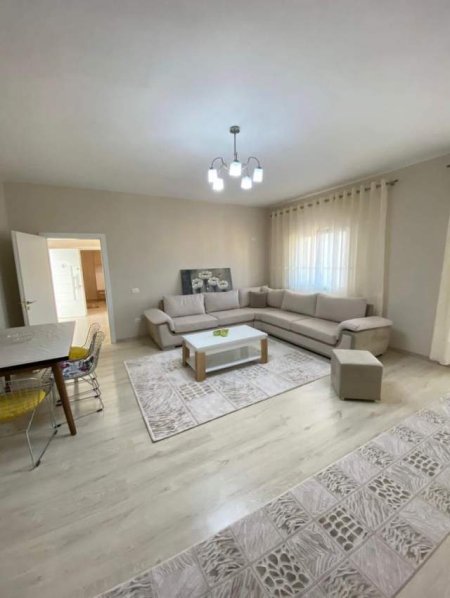 Tirane, jepet me qera apartament Kati 5, 90 m² 600 Euro (Don Bosko)